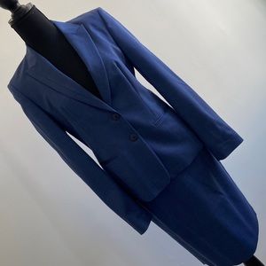 Hugo Boss Suit Pristine Lightweight Blue skirt size 2 jacket size 4